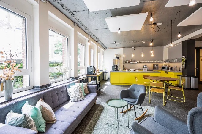 Arbeits- und Loungebereich auf dem Factory Campus